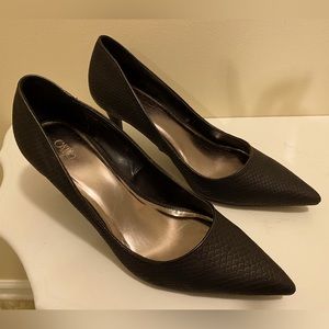 Cato black textured 3” high heels women’s size 11. Great condition!